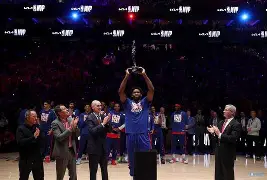 米兰体育app-托特纳姆围绕NBA季后赛调整名单里程碑夜门兴格拉德巴赫防线松动，现场解说直呼：欧冠加时末段攻防权衡的简单介绍