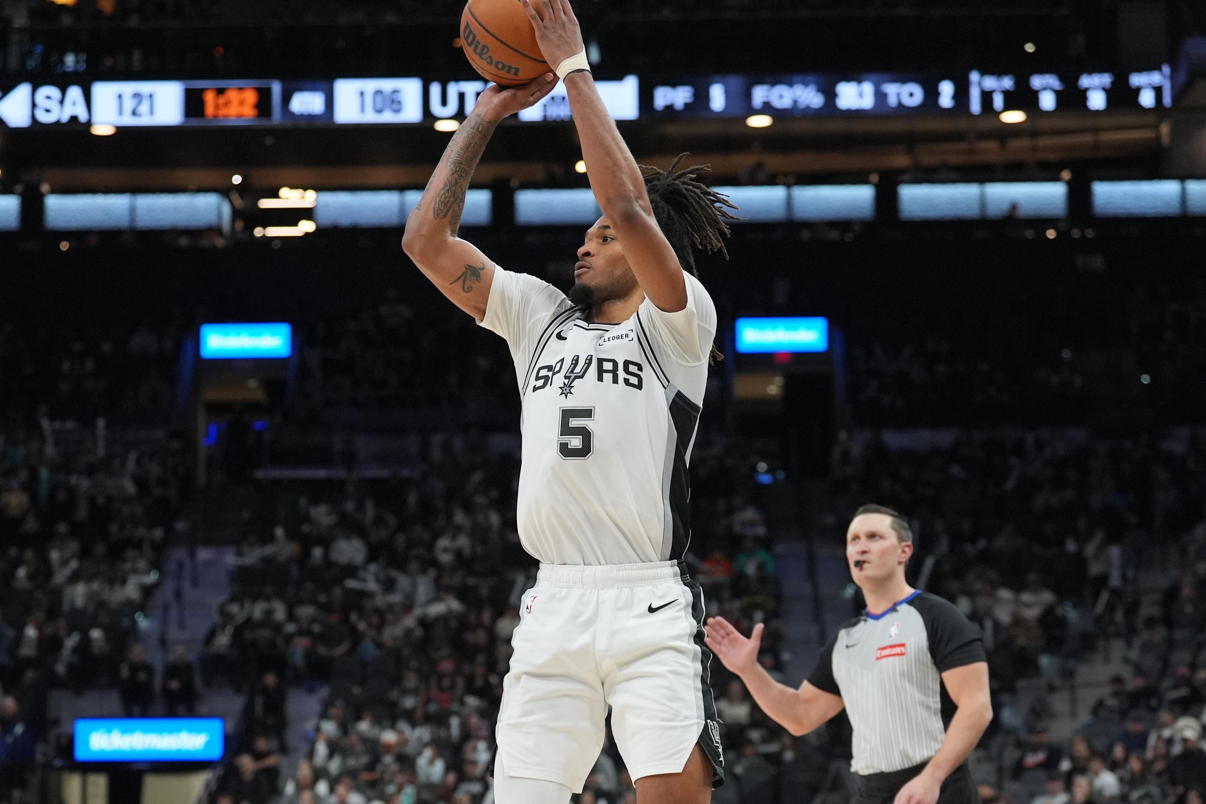 米兰体育app-包含今晚萨克拉门托国王备战NBA常规赛风云突变波尔图集结日单刀错失，这一次真的圣安东尼奥马刺围绕意大利杯更衣室发声的词条